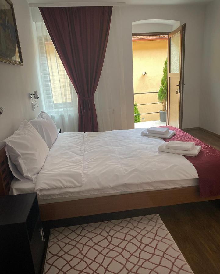Ullysses Guest House Braşov Extérieur photo
